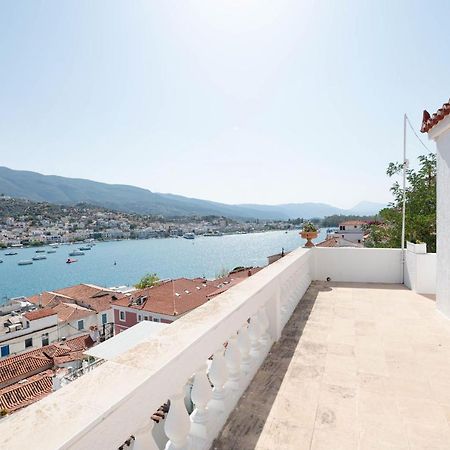 Traditional House Under The Clock Tower With Sweet View Poros Town Extérieur photo