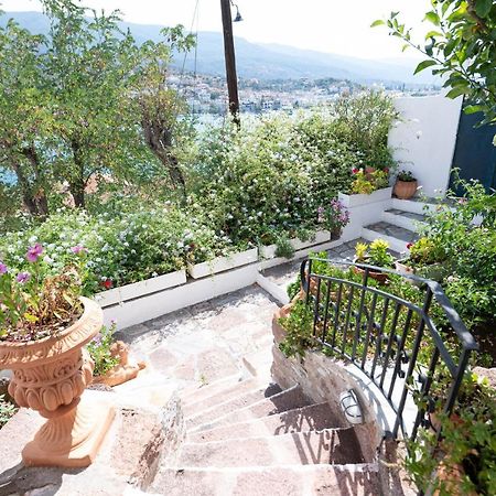 Traditional House Under The Clock Tower With Sweet View Poros Town Extérieur photo