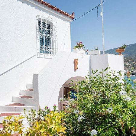 Traditional House Under The Clock Tower With Sweet View Poros Town Extérieur photo