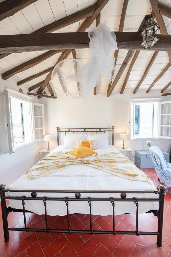 Traditional House Under The Clock Tower With Sweet View Poros Town Extérieur photo