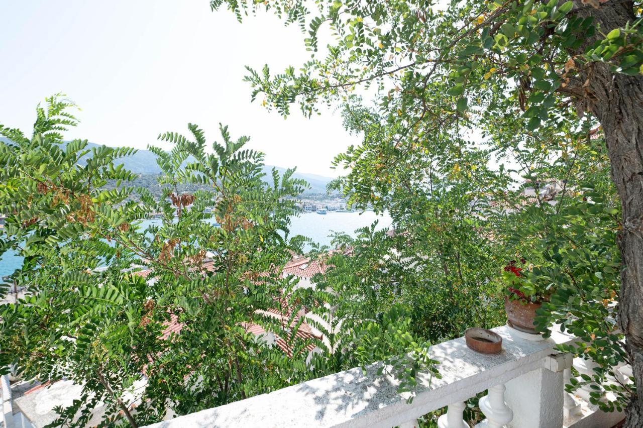 Traditional House Under The Clock Tower With Sweet View Poros Town Extérieur photo