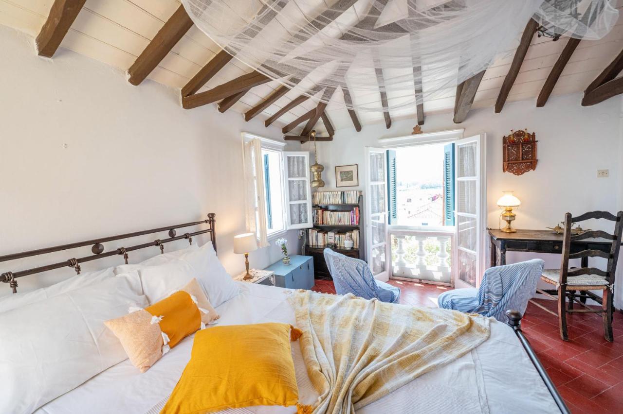 Traditional House Under The Clock Tower With Sweet View Poros Town Extérieur photo