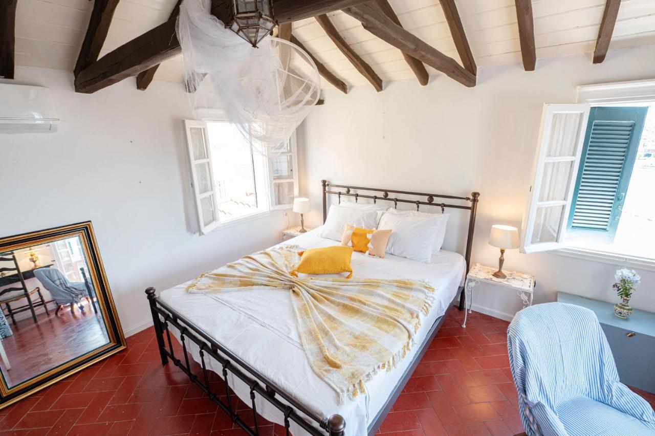 Traditional House Under The Clock Tower With Sweet View Poros Town Extérieur photo