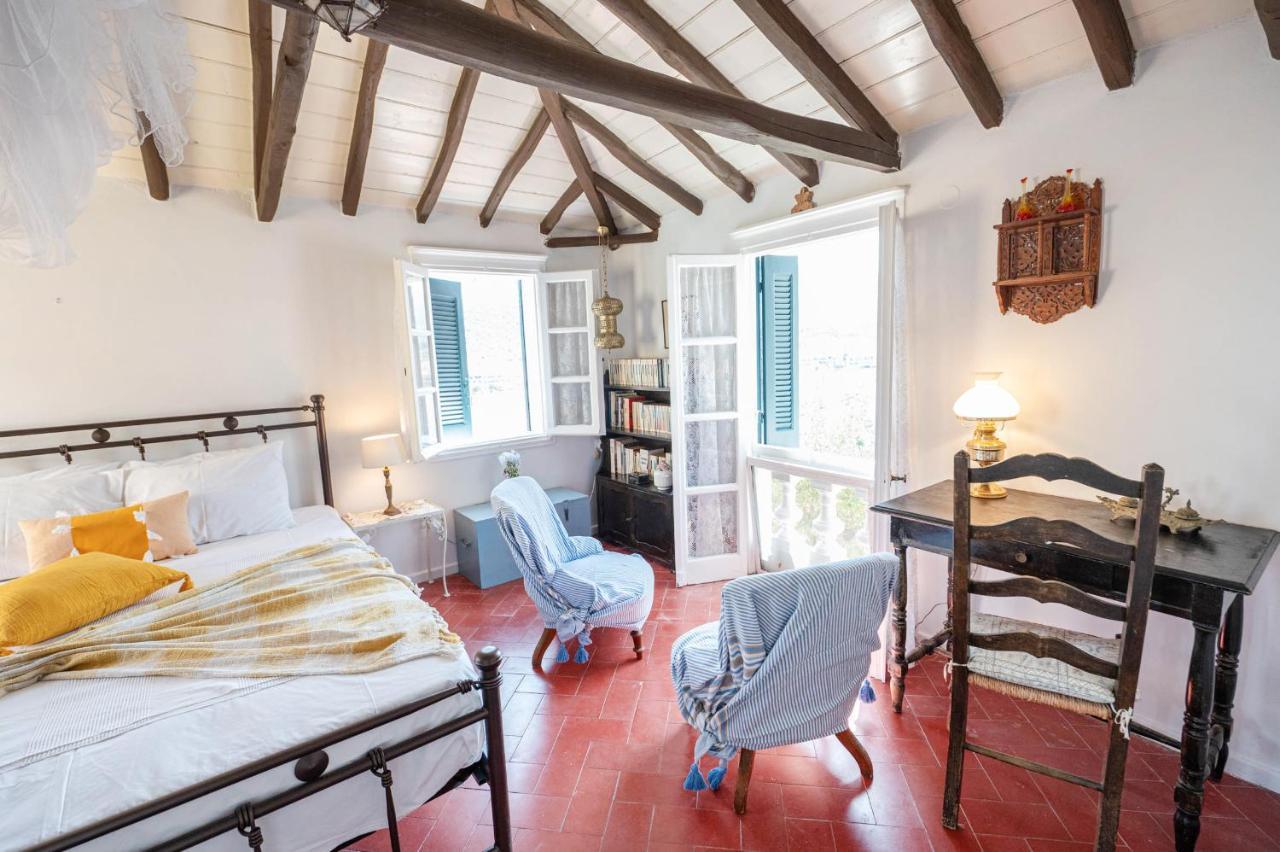 Traditional House Under The Clock Tower With Sweet View Poros Town Extérieur photo