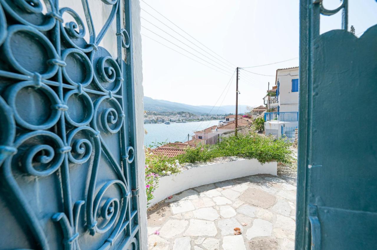 Traditional House Under The Clock Tower With Sweet View Poros Town Extérieur photo