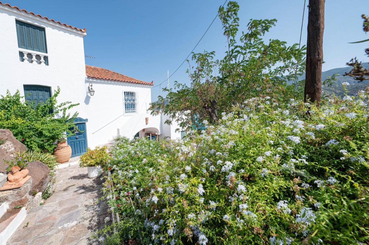 Traditional House Under The Clock Tower With Sweet View Poros Town Extérieur photo