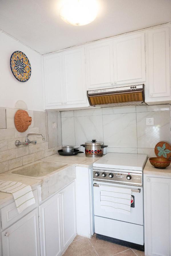 Traditional House Under The Clock Tower With Sweet View Poros Town Extérieur photo