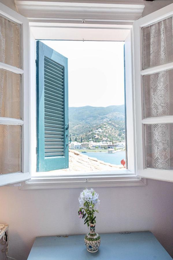 Traditional House Under The Clock Tower With Sweet View Poros Town Extérieur photo