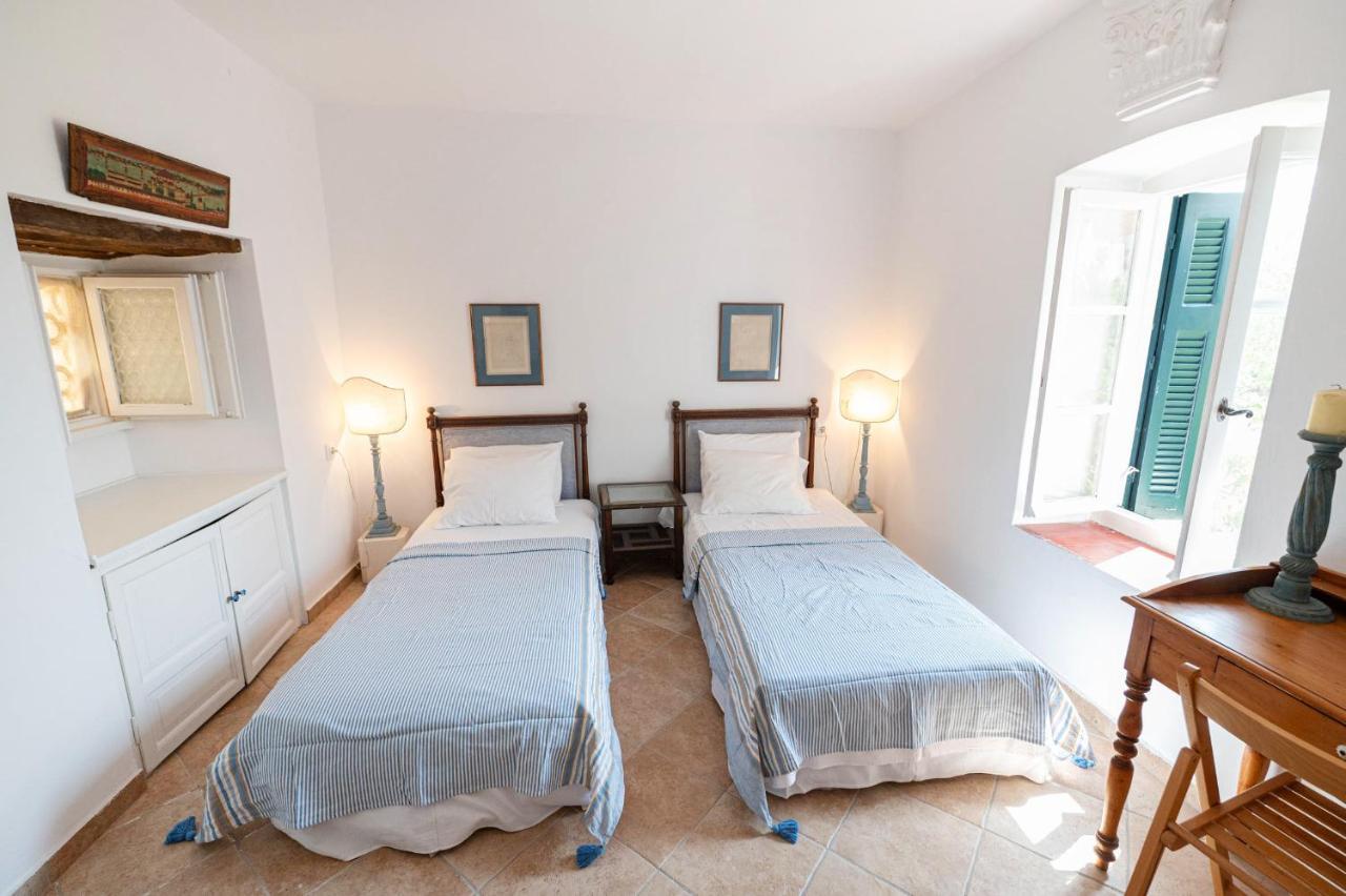 Traditional House Under The Clock Tower With Sweet View Poros Town Extérieur photo