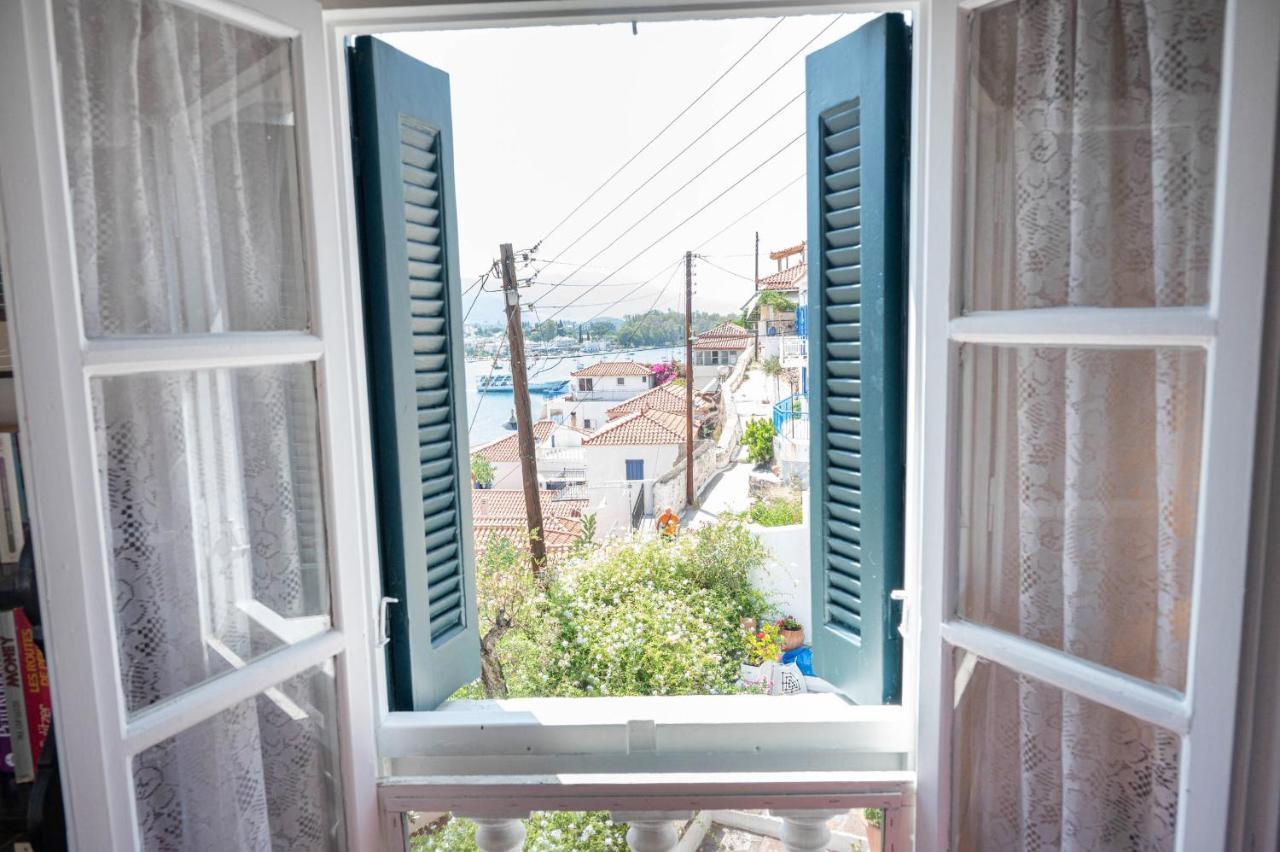 Traditional House Under The Clock Tower With Sweet View Poros Town Extérieur photo