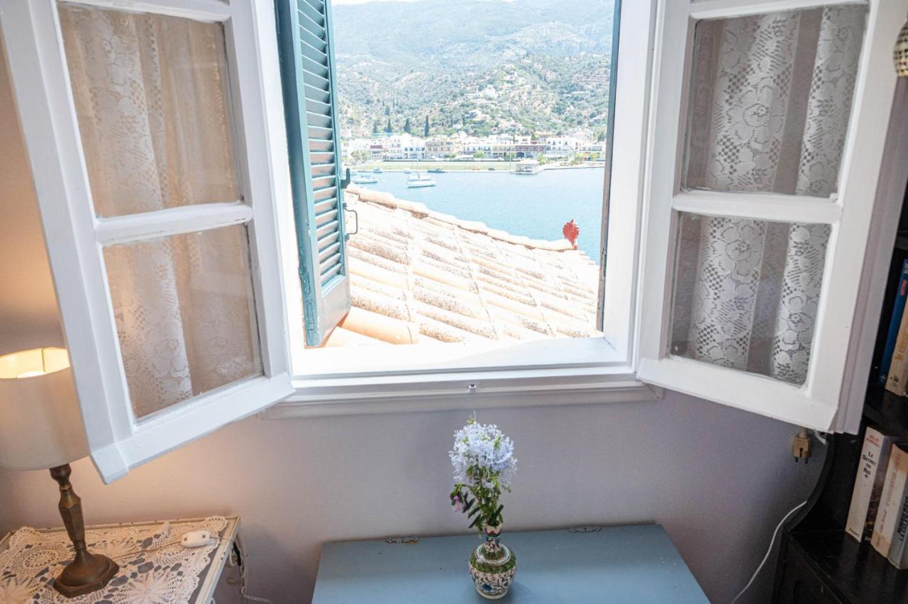 Traditional House Under The Clock Tower With Sweet View Poros Town Extérieur photo