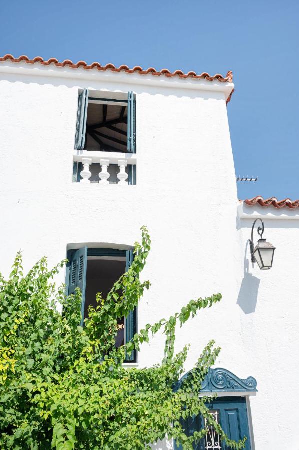Traditional House Under The Clock Tower With Sweet View Poros Town Extérieur photo