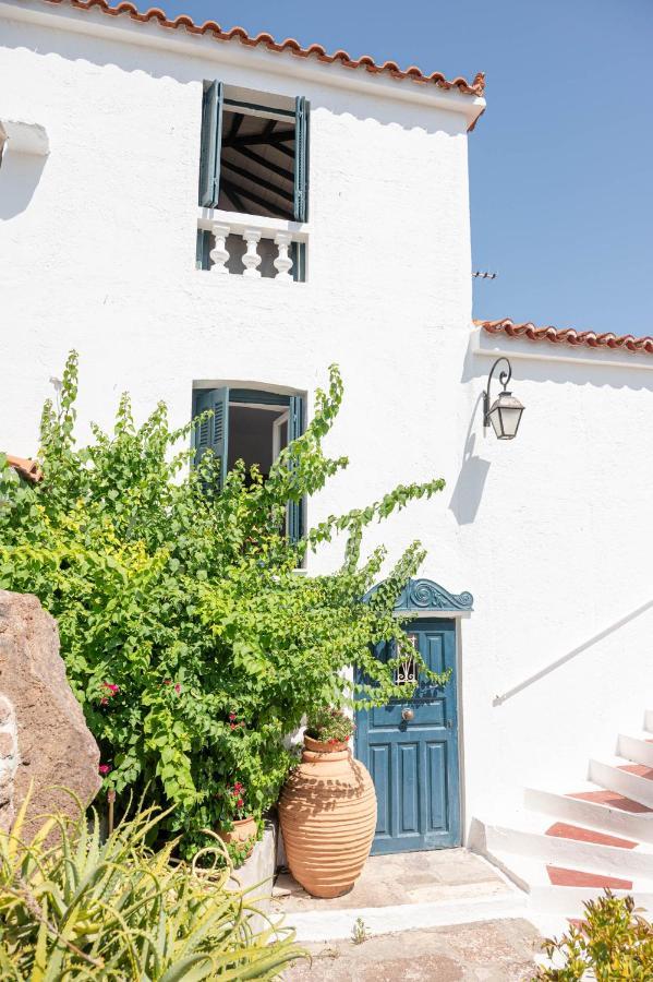 Traditional House Under The Clock Tower With Sweet View Poros Town Extérieur photo