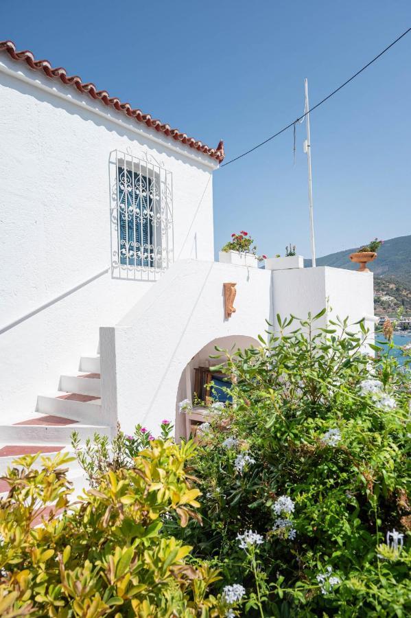 Traditional House Under The Clock Tower With Sweet View Poros Town Extérieur photo